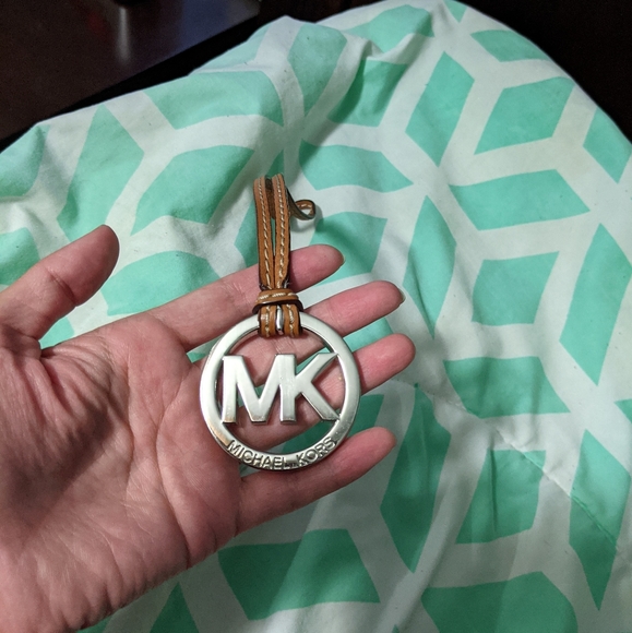 Michael Kors Bag Log Charm - Picture 3 of 3